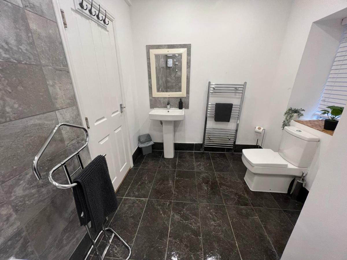 Spacious Ground Floor Suite Comfortably Sleeps Up To Eight هاليفاكس المظهر الخارجي الصورة