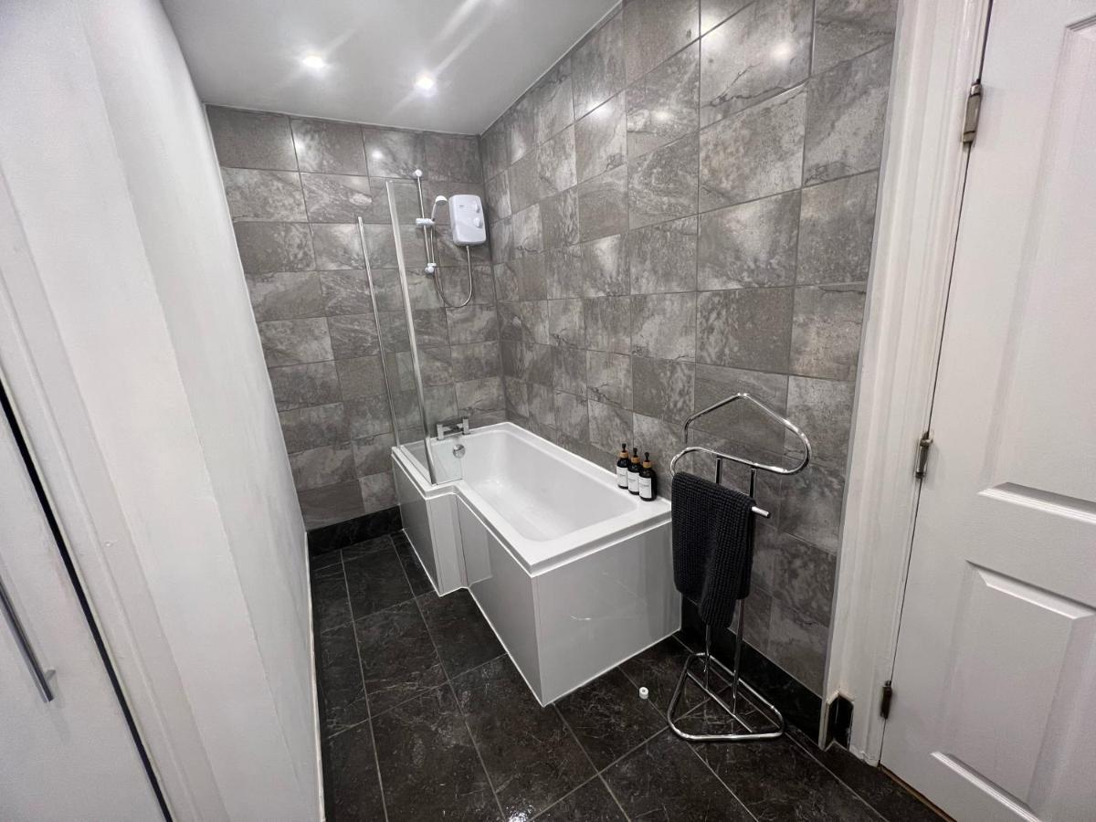 Spacious Ground Floor Suite Comfortably Sleeps Up To Eight هاليفاكس المظهر الخارجي الصورة